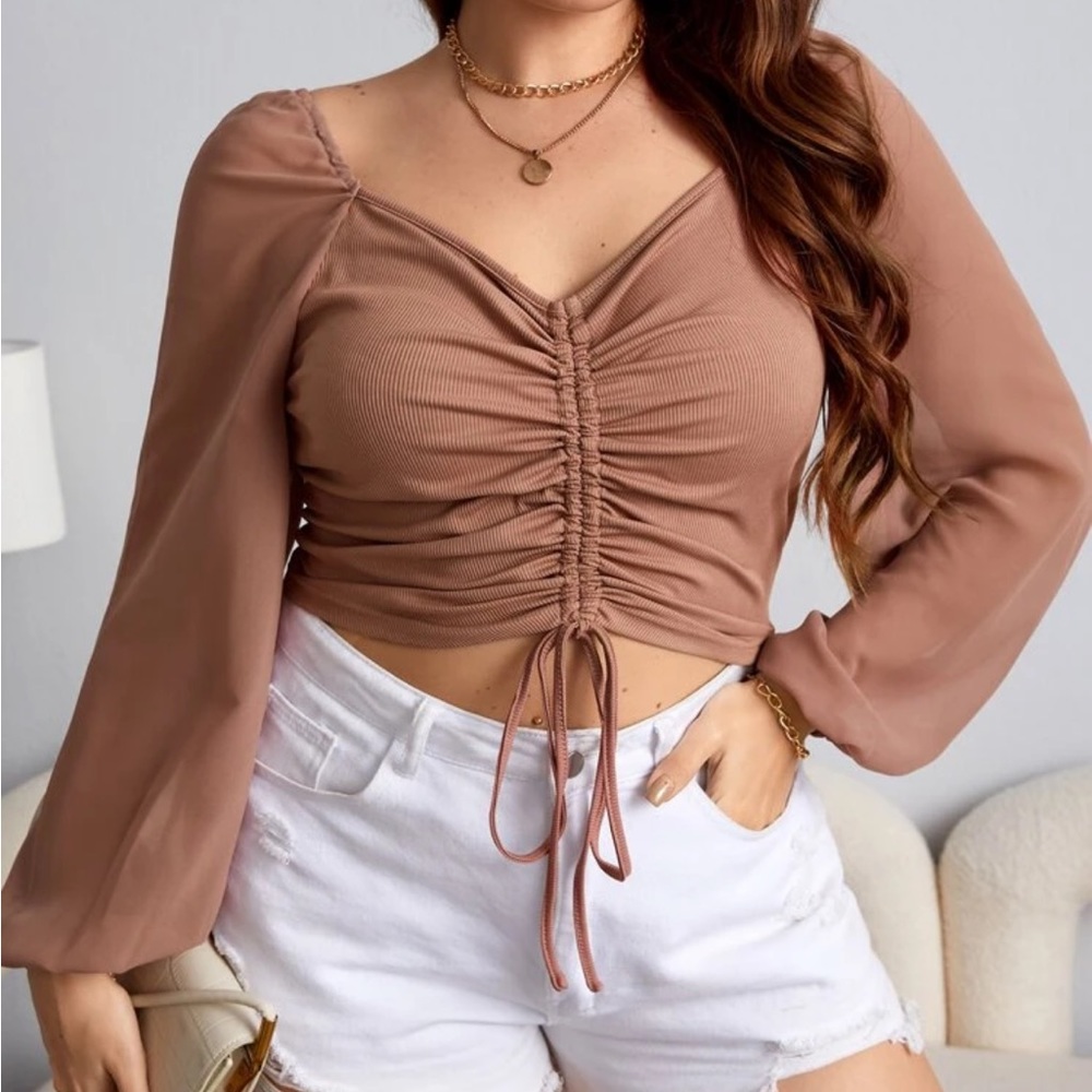 Drawstring lantern sleeve top in beige 1x